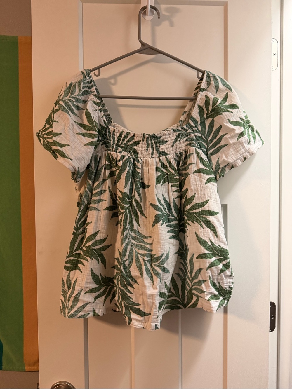 Joyspun Green Leaf-Print Women’s Peasant Top